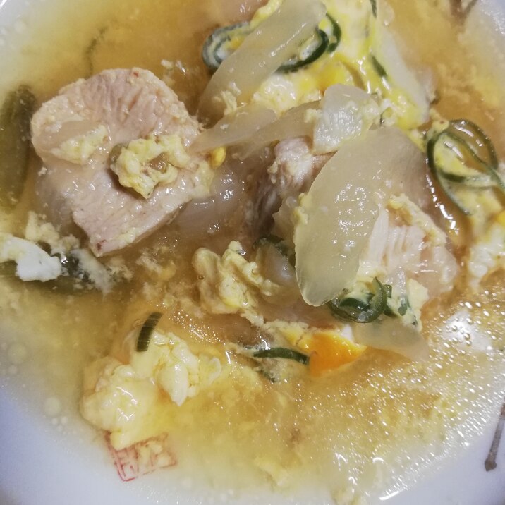 鶏肉と玉ねぎの卵スープ